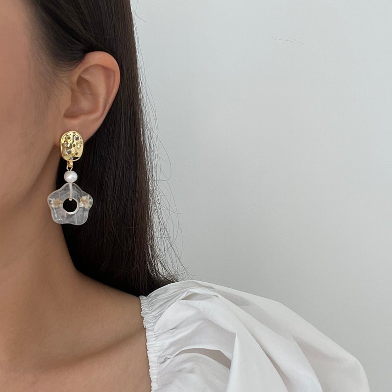 Addyson Dried Floral Pearl Earrings