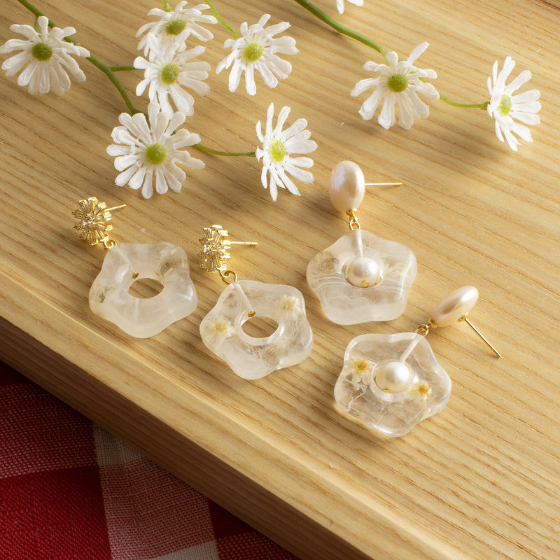 Valarie Dried Floral Earrings