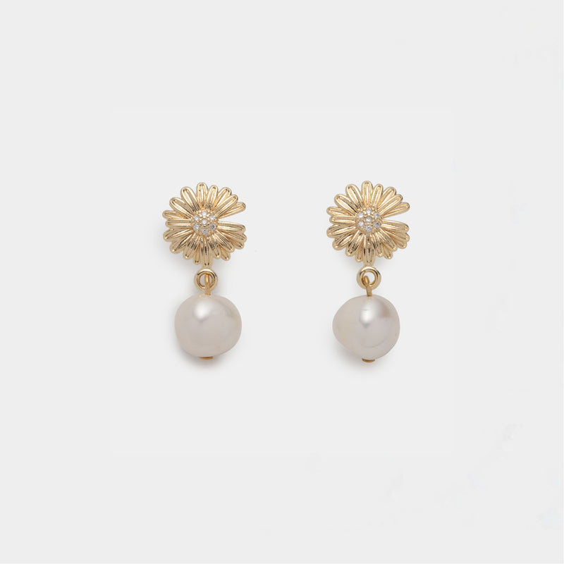 Lys Pearl Earrings