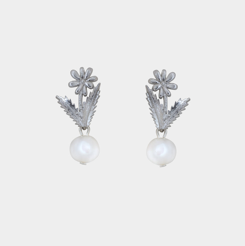 Lobelia Pearl Earrings